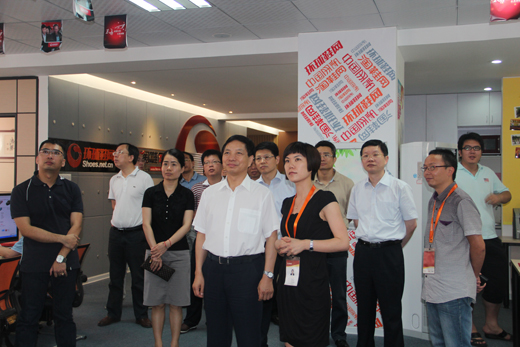 國(guó)家發(fā)改委體改司司長(zhǎng)孔涇源詢(xún)問(wèn)平臺(tái)運(yùn)作情況 國(guó)家發(fā)改委體改司司長(zhǎng)孔涇源詢(xún)問(wèn)平臺(tái)運(yùn)作情況